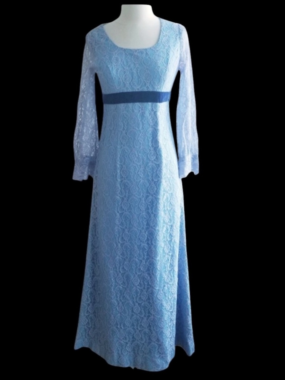 1950s Unlabeled Periwinkle w/Pale Purple Lace Cottagecore Dress